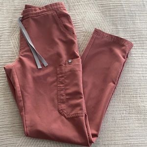 Figs. Small. Yola scrub pants.